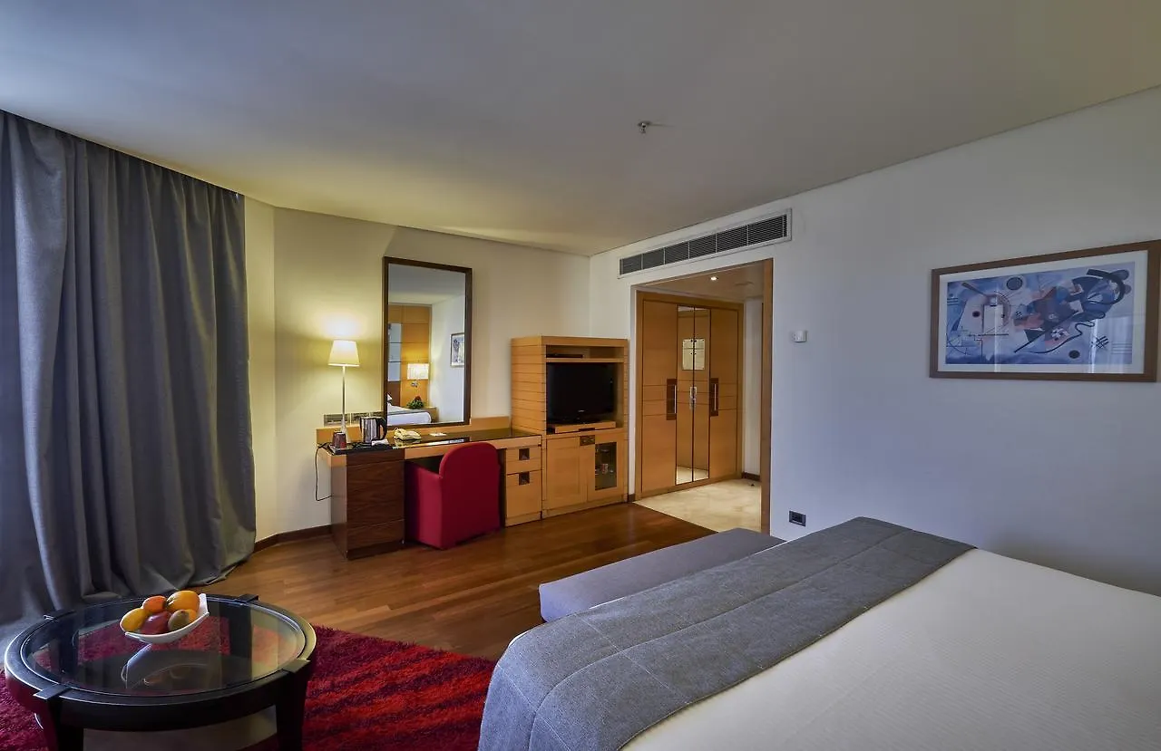 Coral Beach Hotel And Resort Beirut 5*,